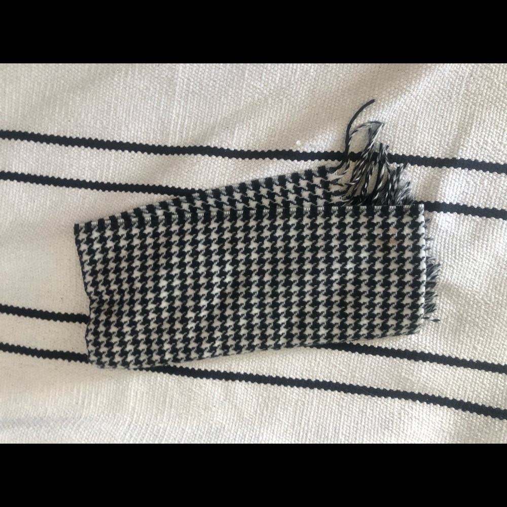Houndstooth soft scarf!